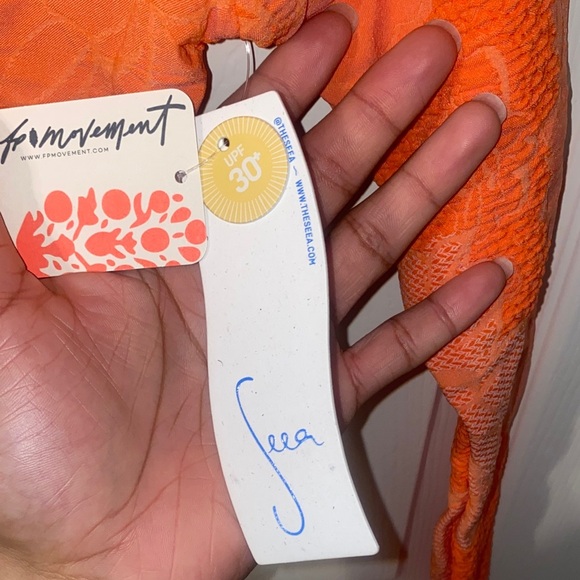 Free people Crop spf30 sun Top Rash Guard rashguard long sleeve surf orange NEW - Picture 3 of 12